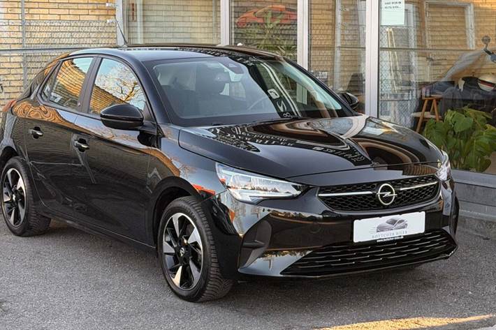 Sort Opel Corsa-e fra 2021 set udefra