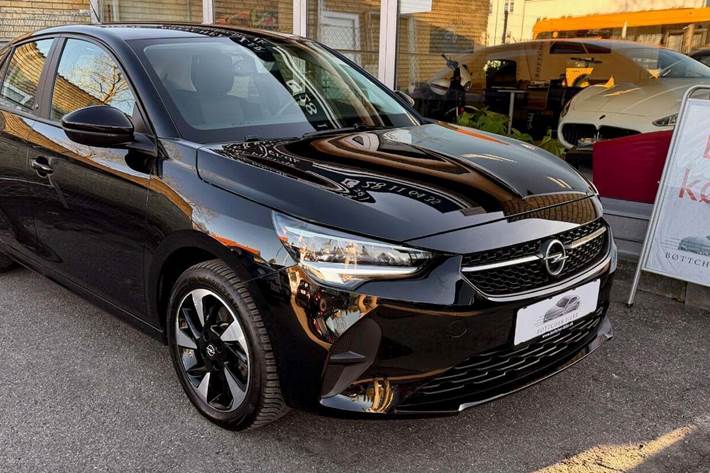Sort Opel Corsa-e fra 2021