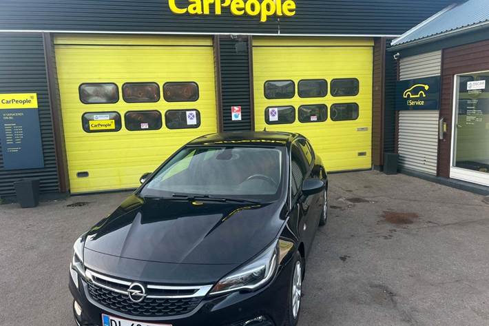 Sort Opel Astra fra 2016