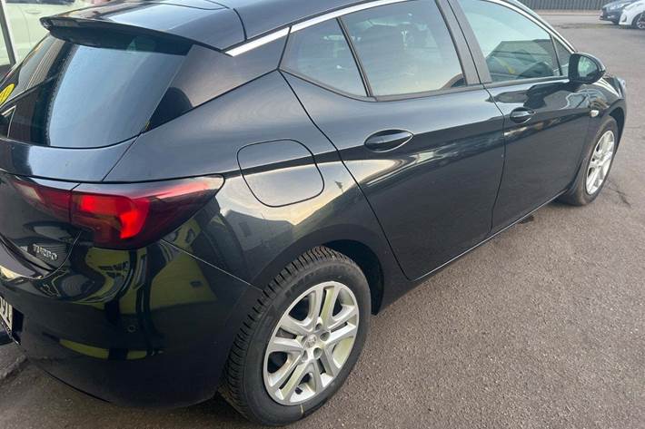 Sort Opel Astra fra 2016