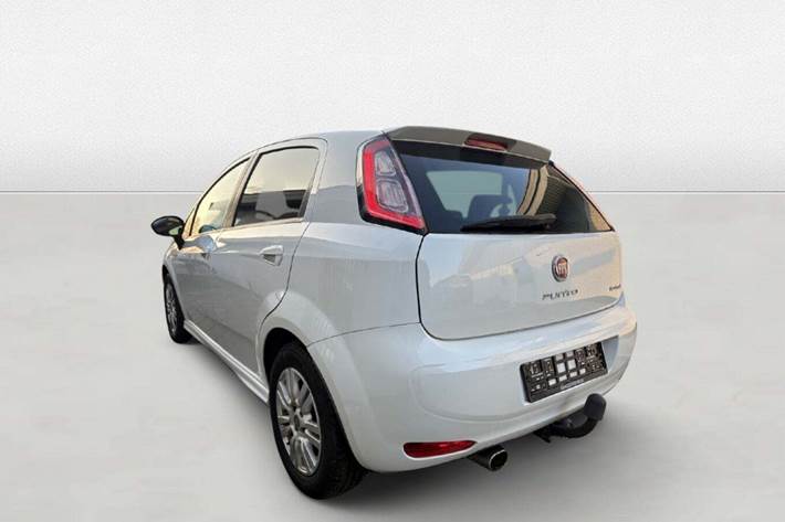 Grøn Fiat Punto fra 2015