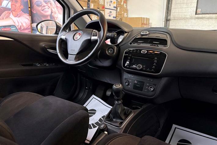 Grøn Fiat Punto fra 2015