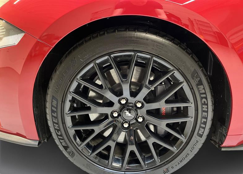 Rød Ford Mustang fra 2022