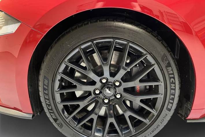 Rød Ford Mustang fra 2022