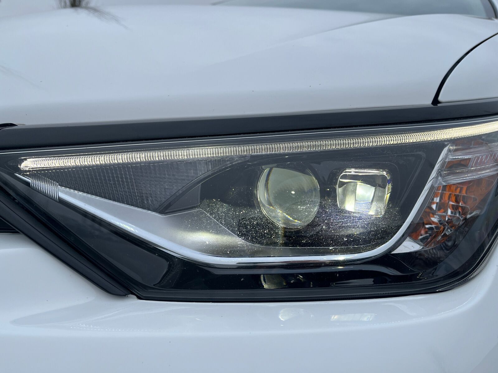 Hvid Toyota Auris fra 2019