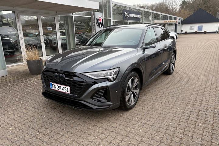 undefined Audi Q8 e-tron fra 2023 set udefra