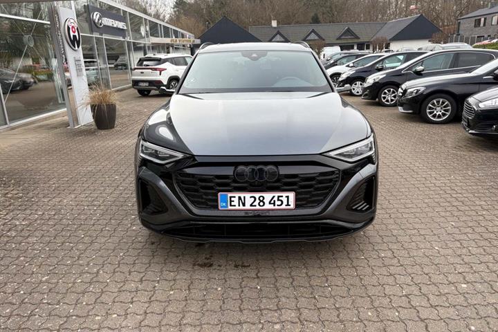 undefined Audi Q8 e-tron fra 2023 set udefra