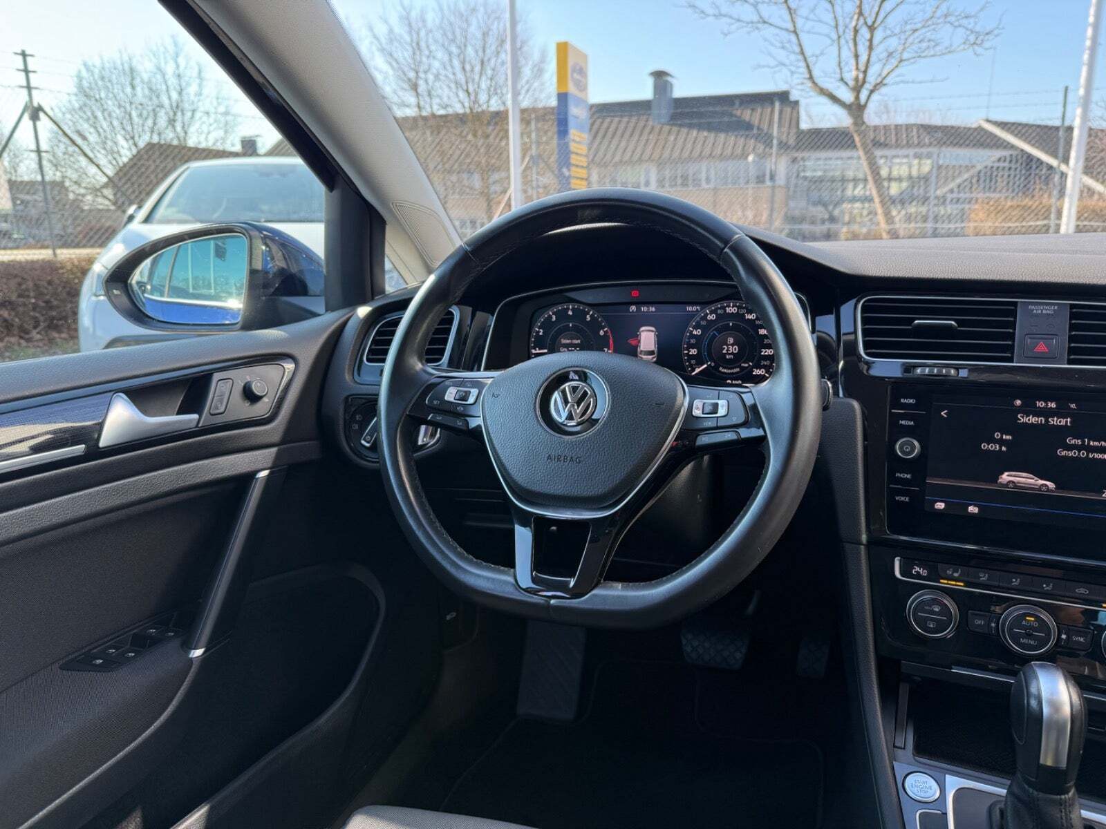 Blå VW Golf VII fra 2020