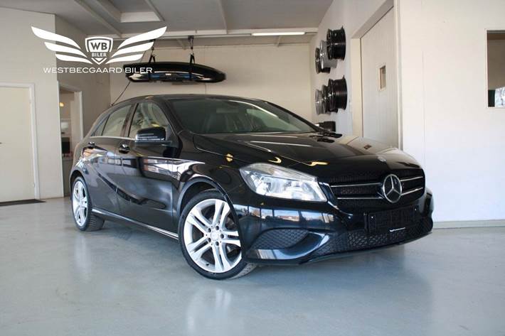 Sort Mercedes A180 fra 2013 set udefra