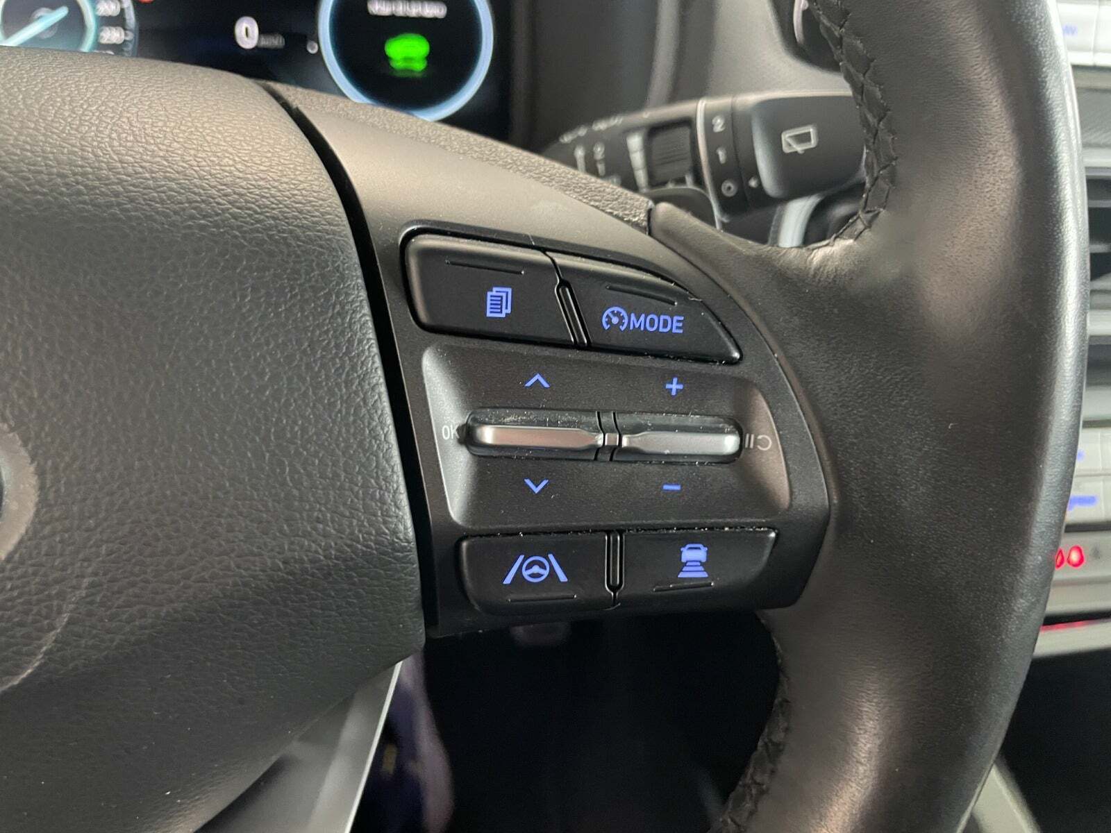 Blå Hyundai Kona fra 2022