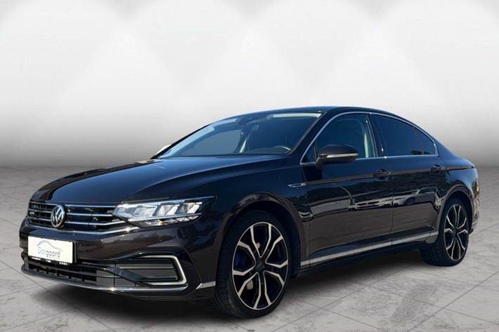 Brun VW Passat fra 2020
