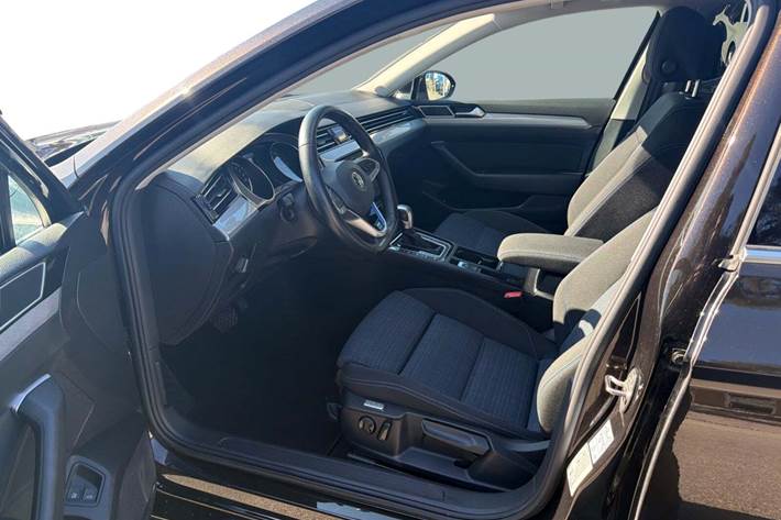 Brun VW Passat fra 2020