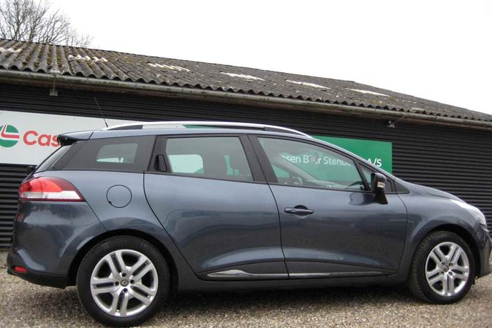 Grå Renault Clio IV fra 2019