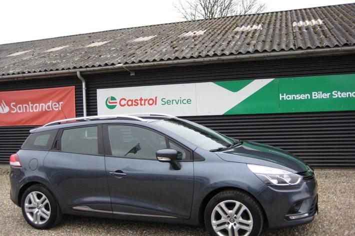 Grå Renault Clio IV fra 2019