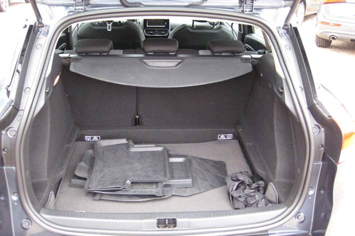 Grå Renault Clio IV fra 2019