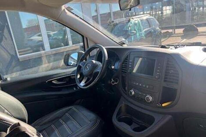 Sølv Mercedes Vito 116 fra 2020