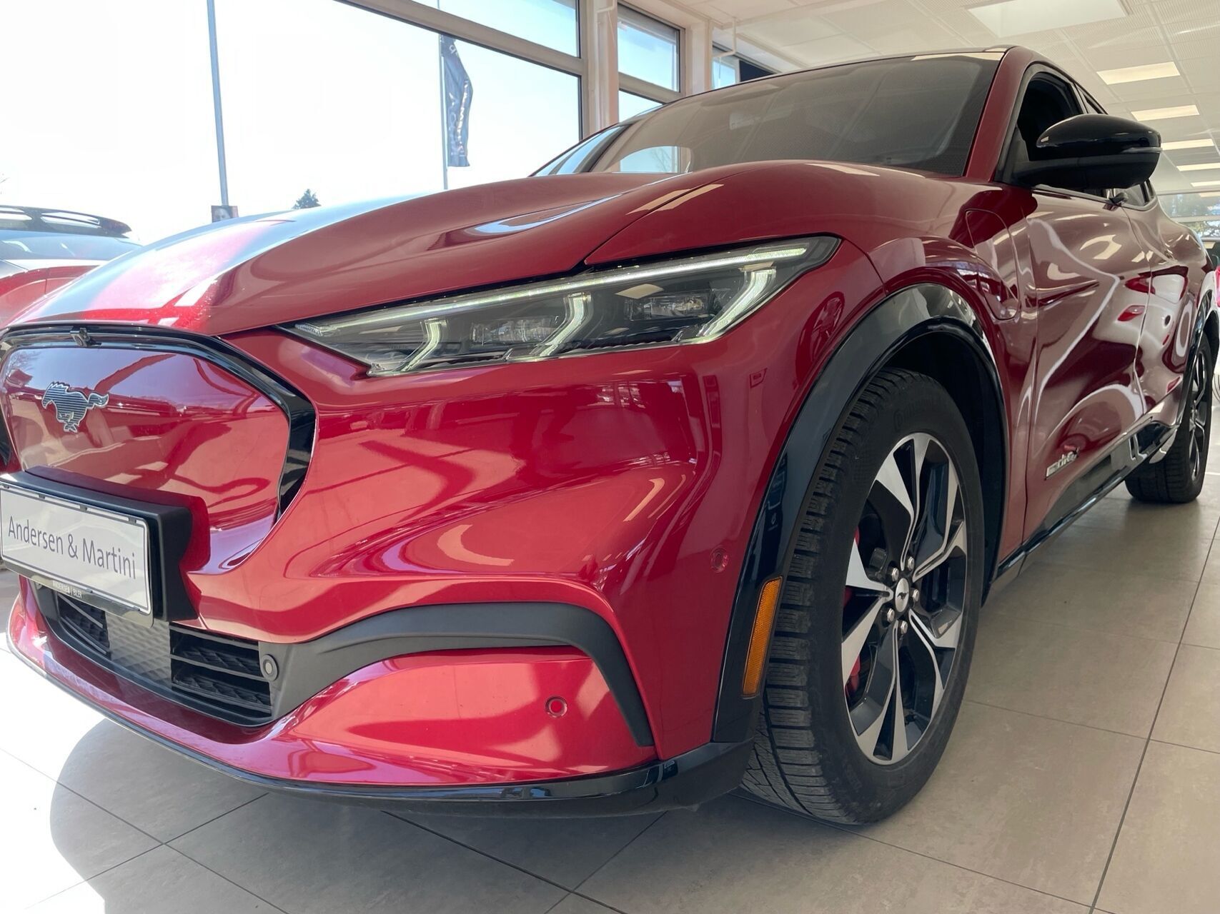 Rød Ford Mustang Mach-E fra 2022