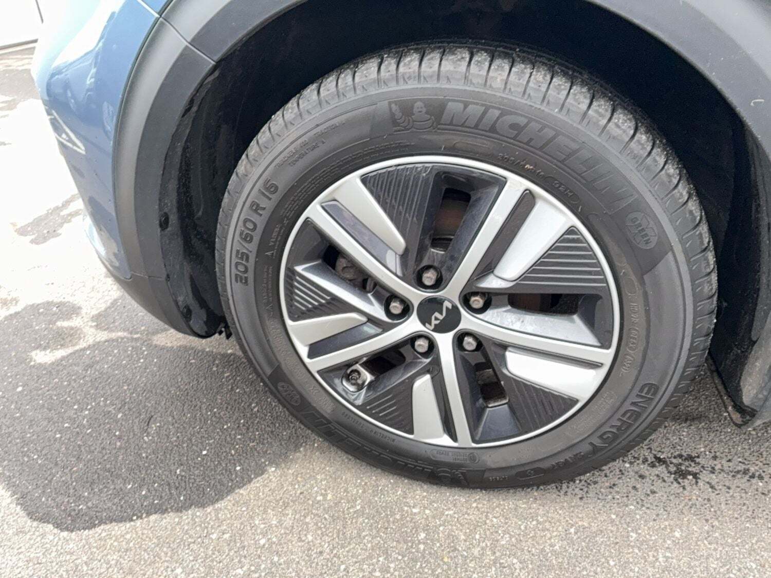 Blå Kia Niro fra 2022