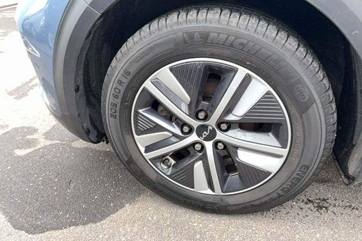 Blå Kia Niro fra 2022