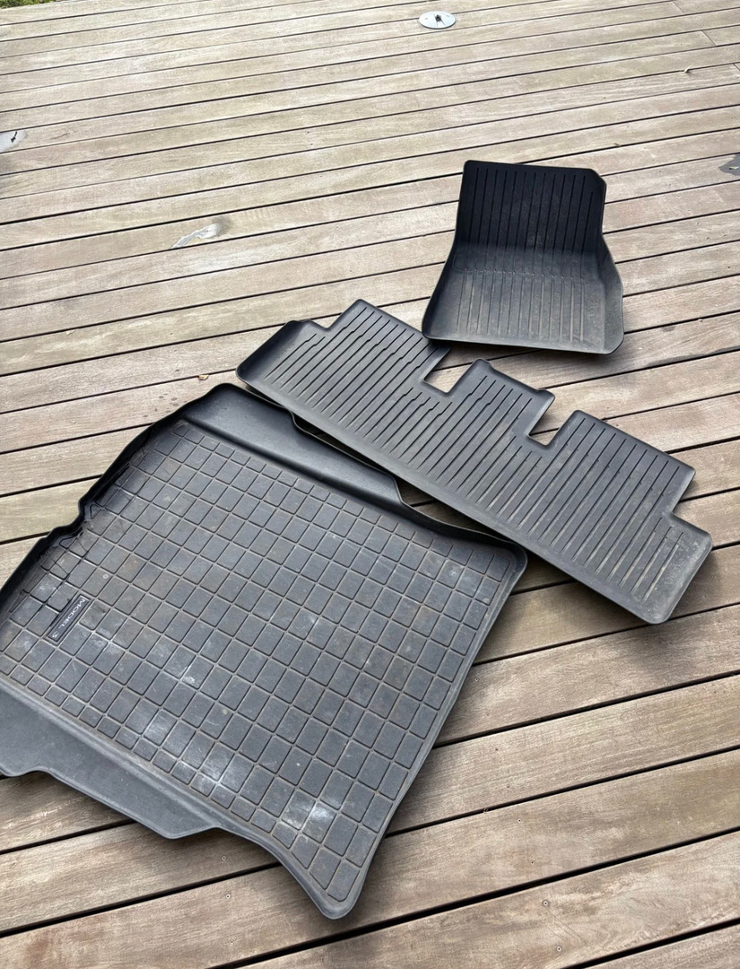 Grå Tesla Model 3 fra 2020