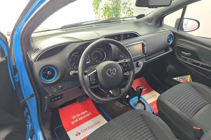 Blå Toyota Yaris fra 2019