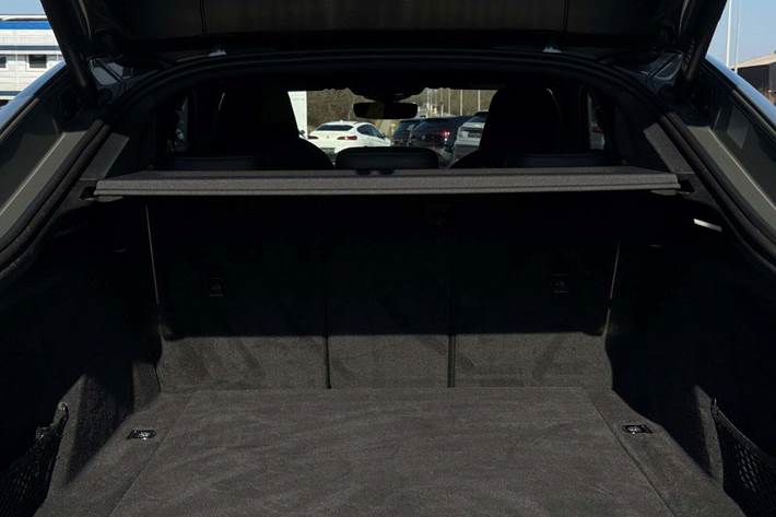 Grå Audi Q8 e-tron fra 2024