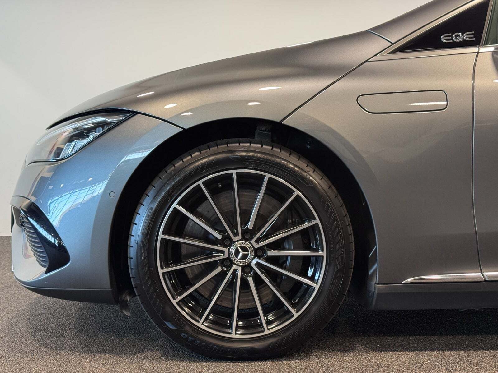 Mercedes EQE350+
