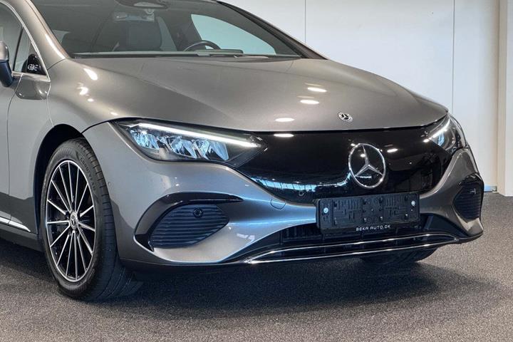 Grå Mercedes EQE350+ fra 2022