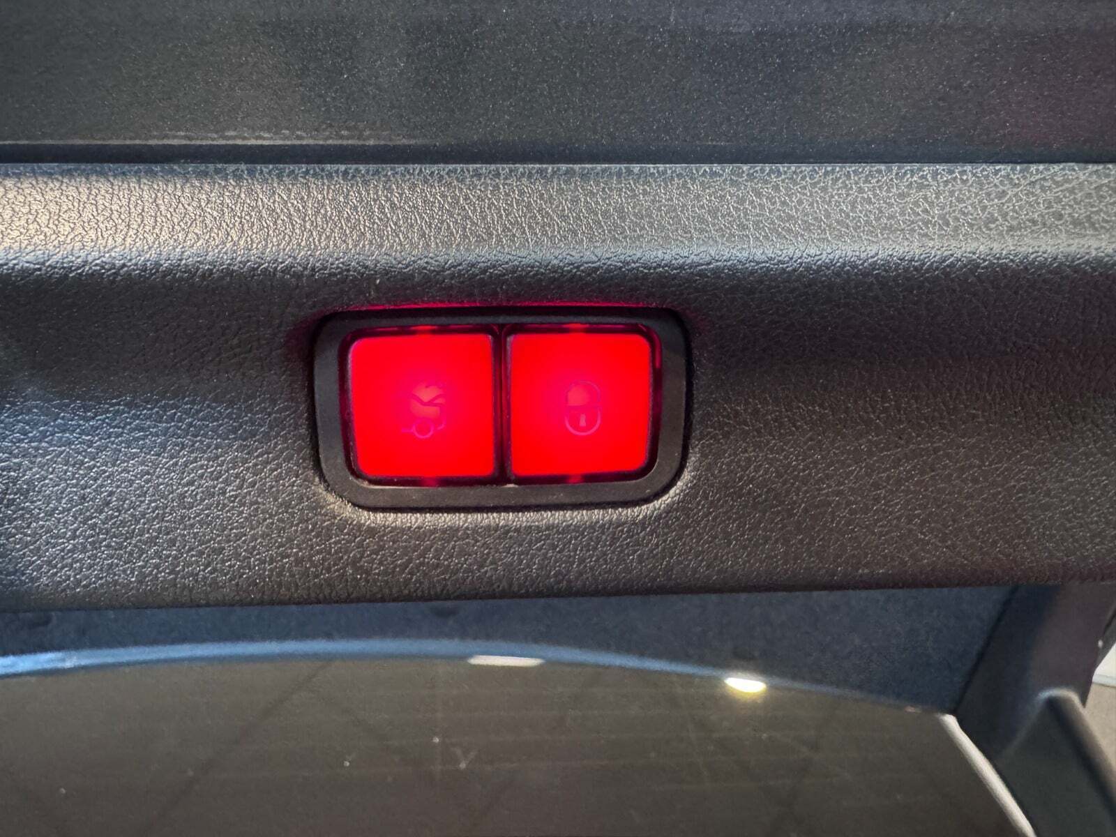 Grå Mercedes EQE350+ fra 2022