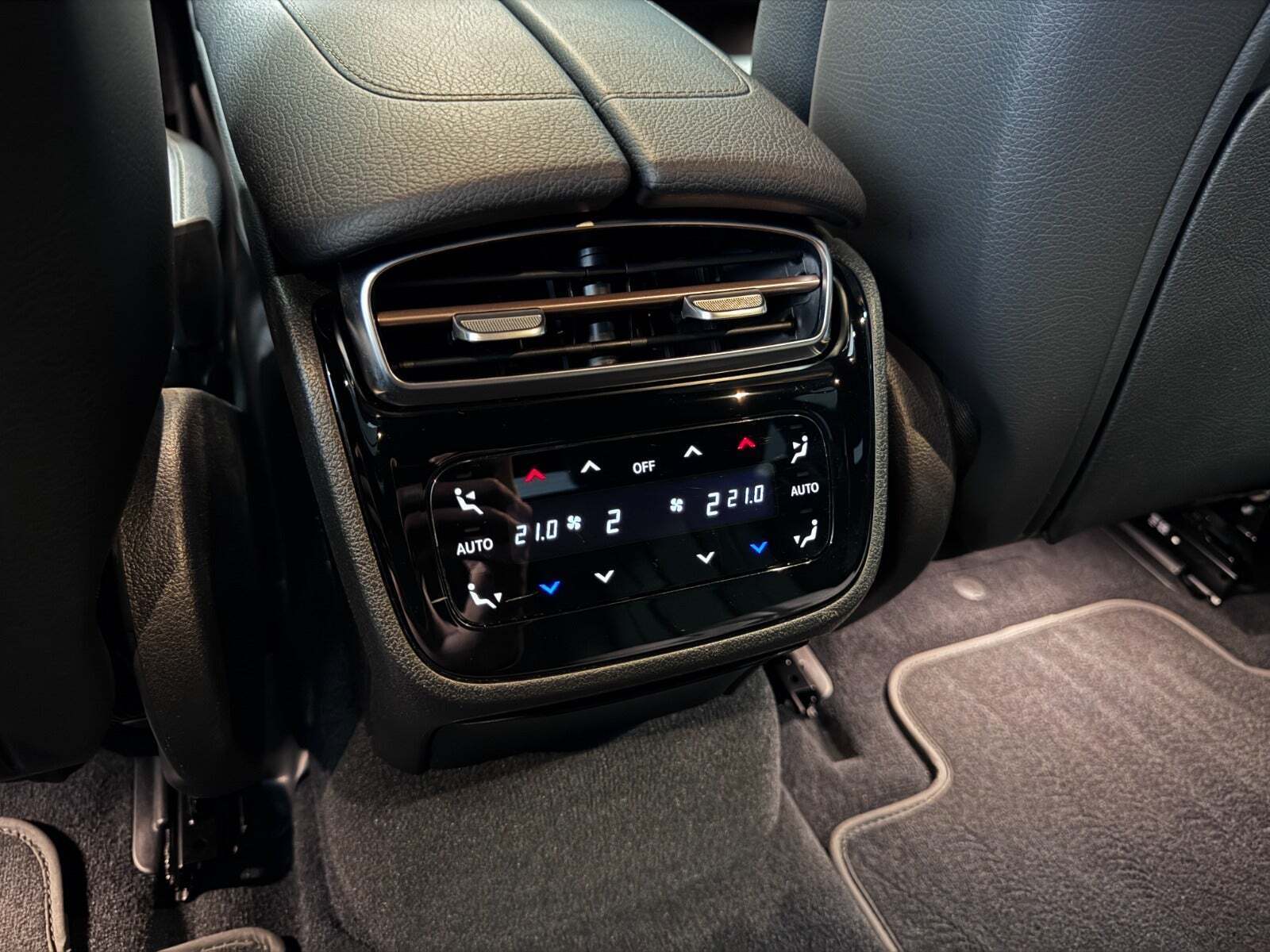 Grå Mercedes EQE350+ fra 2022