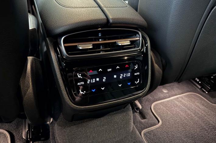 Grå Mercedes EQE350+ fra 2022