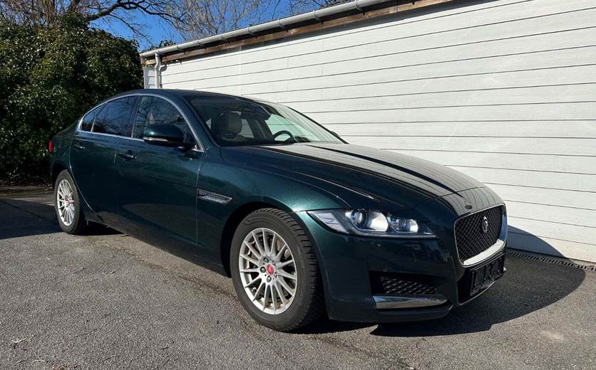 Jaguar XF 2,0 D180 Prestige