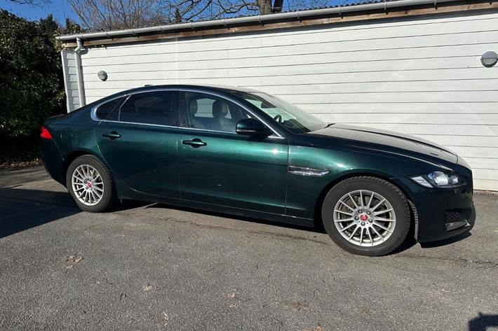 Grøn Jaguar XF fra 2017