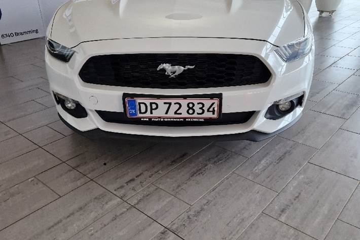 Hvid Ford Mustang fra 2016
