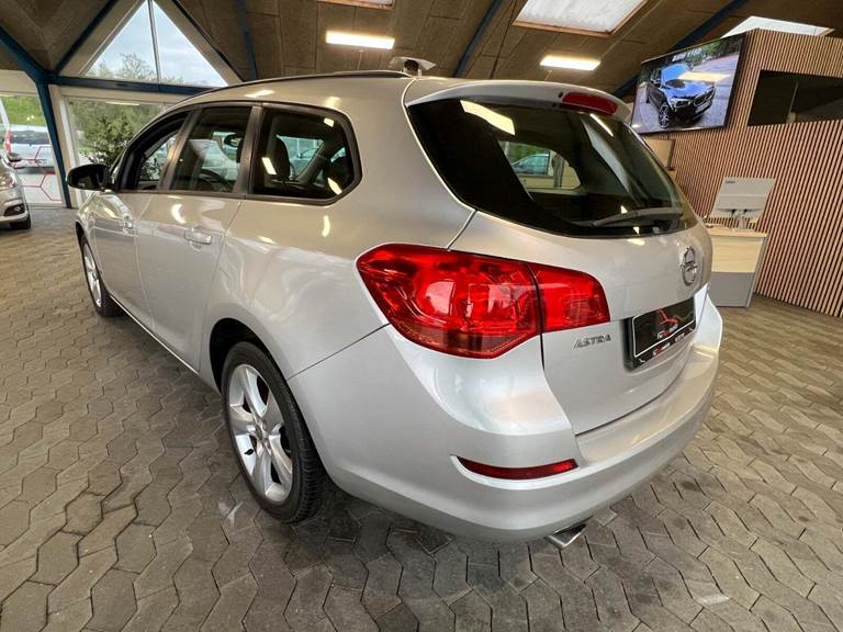 Opel Astra 1,4 T 140 Enjoy Sports Tourer