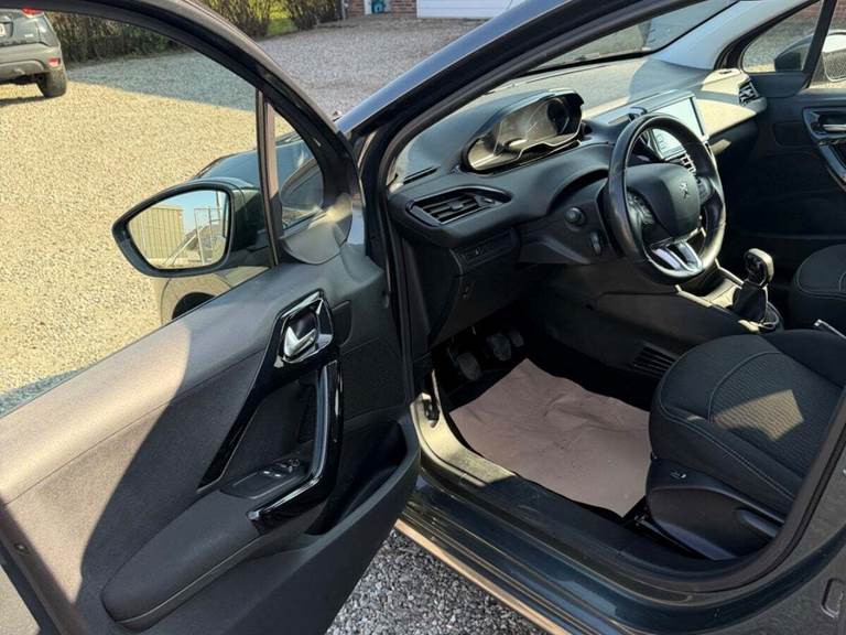 Peugeot 208 1,2 VTi 82 Chili+