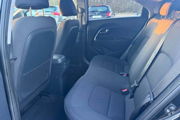 Grøn Kia Rio fra 2015