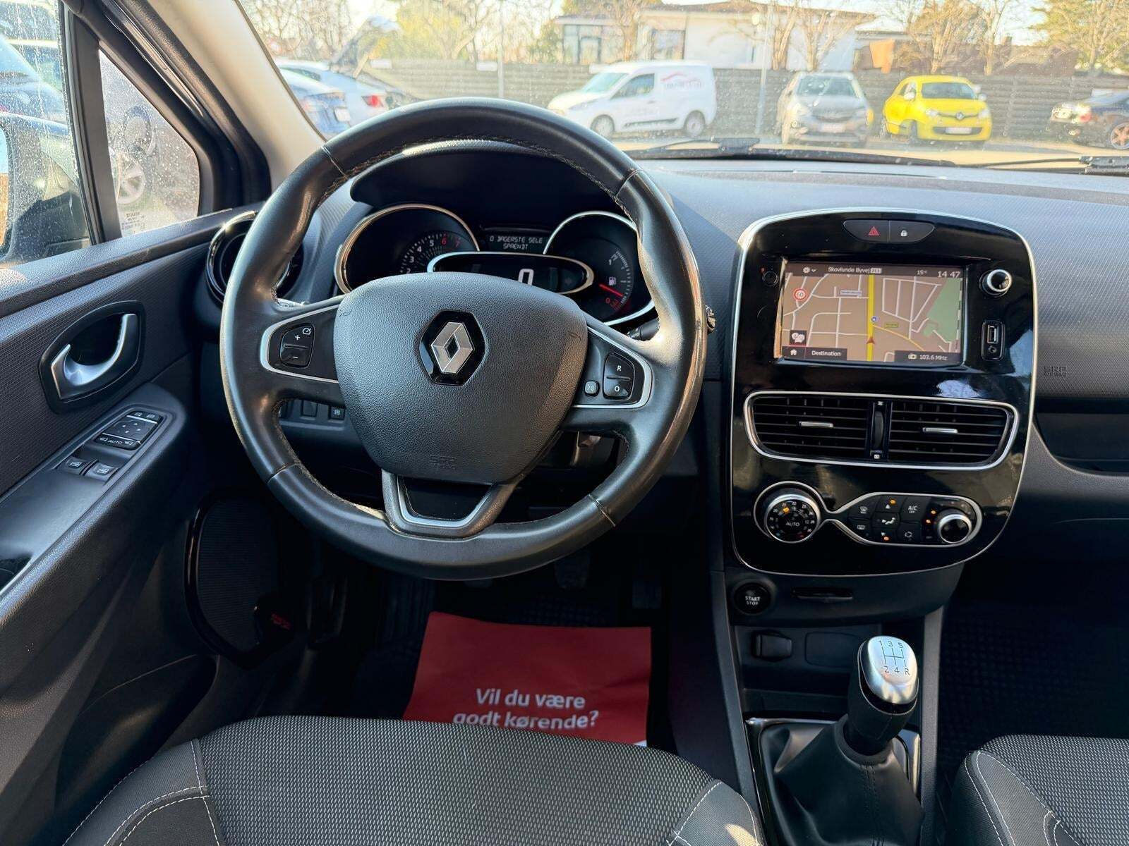 Grå Renault Clio IV fra 2018