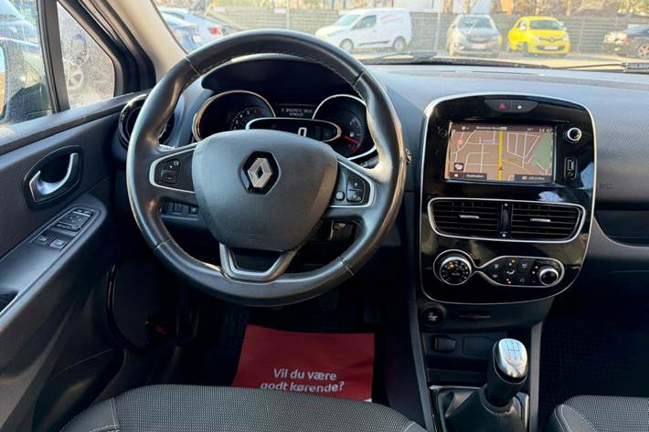 Grå Renault Clio IV fra 2018