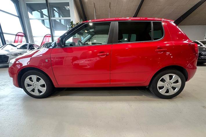 Rød Skoda Fabia fra 2014