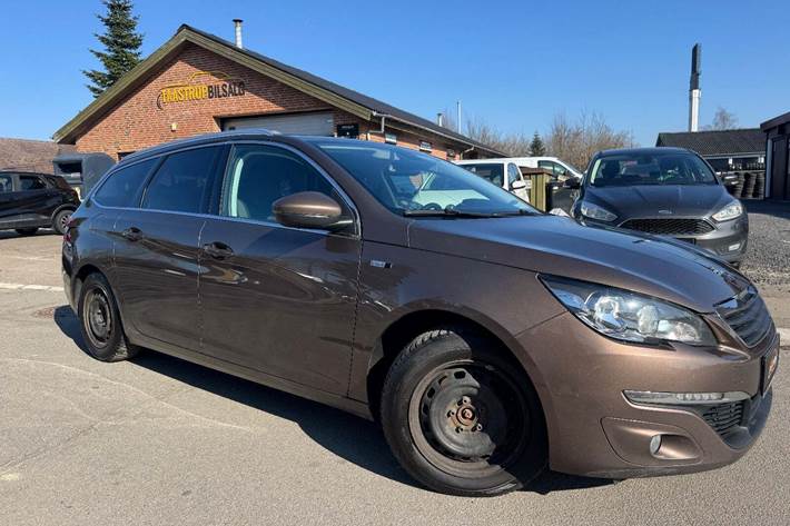 undefined Peugeot 308 fra 2015 set udefra