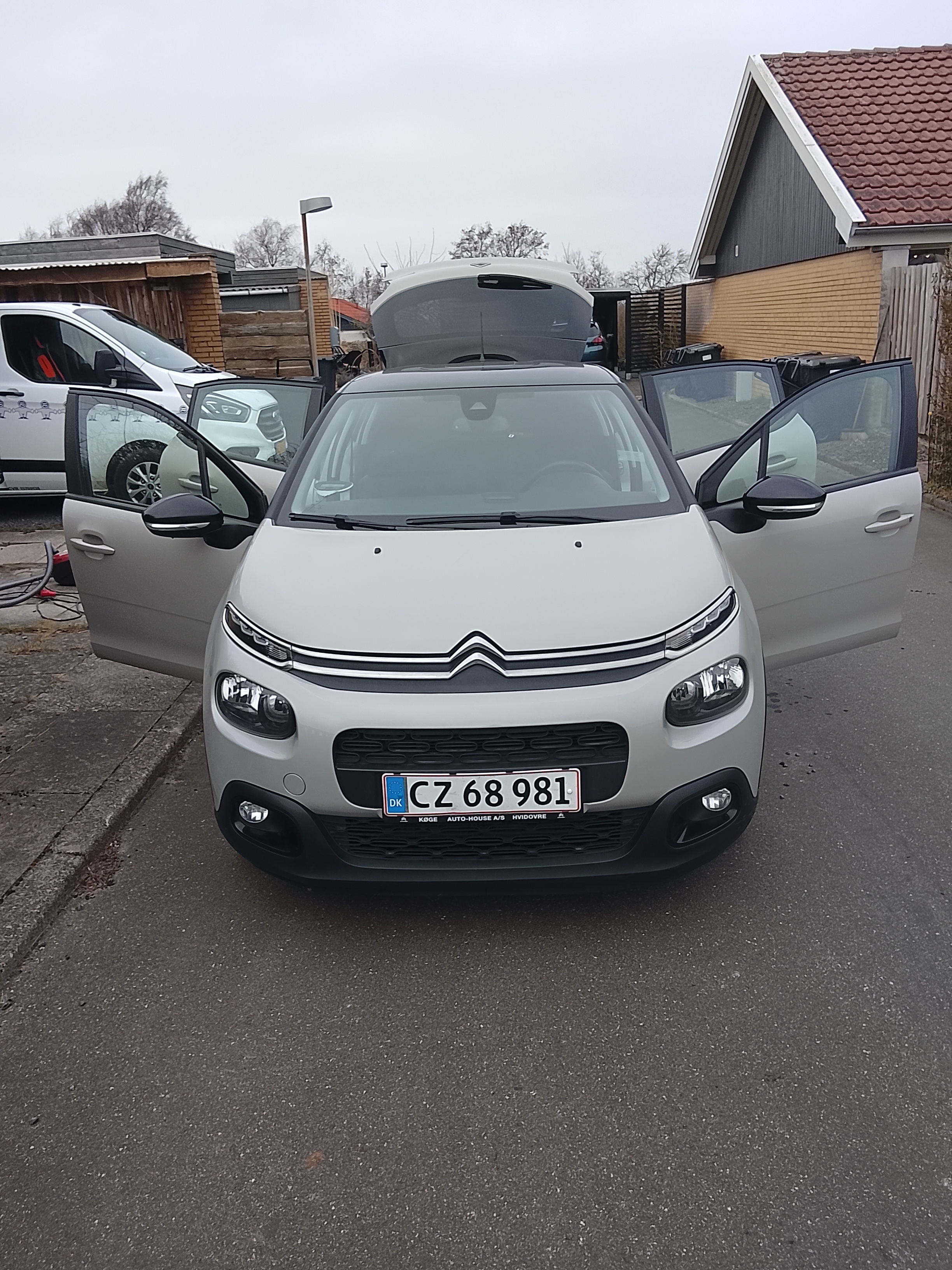 Citroën C3 1,2 PureTech 110 hk 4-dørs m. bagklap EAT6
