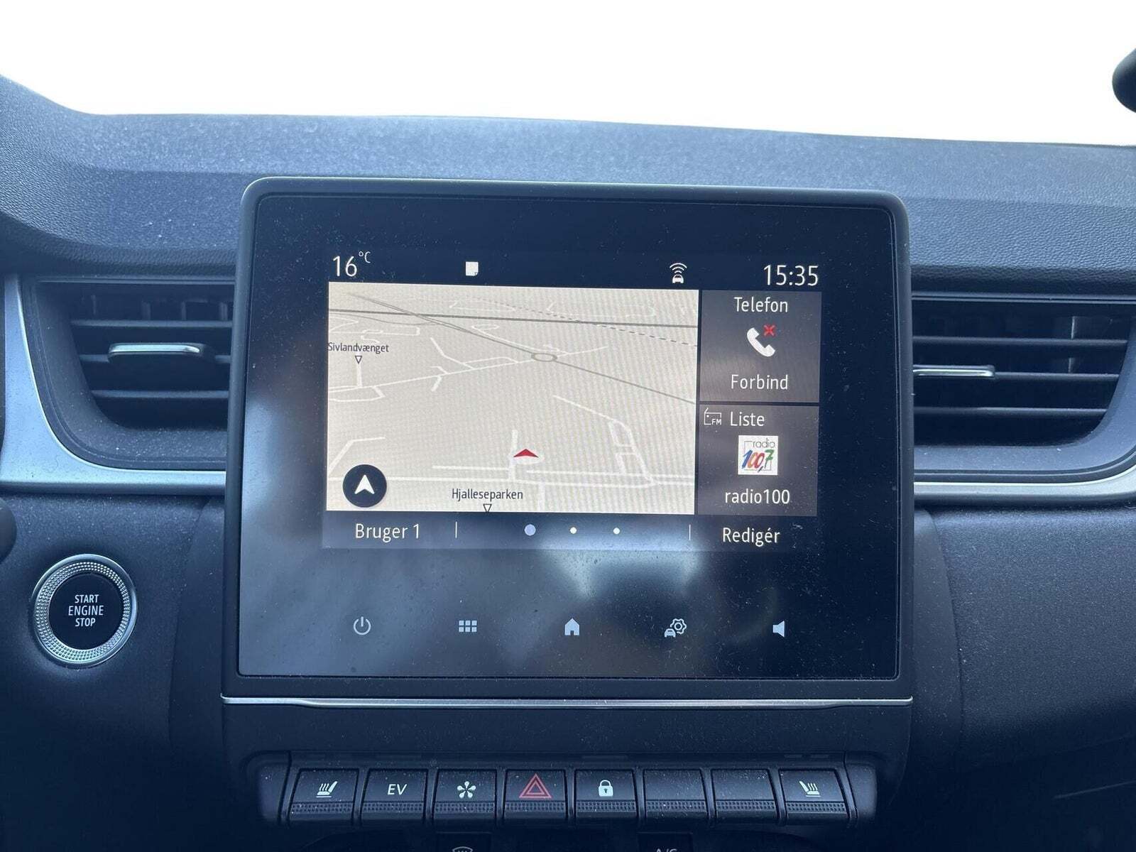 Grå Renault Captur fra 2022