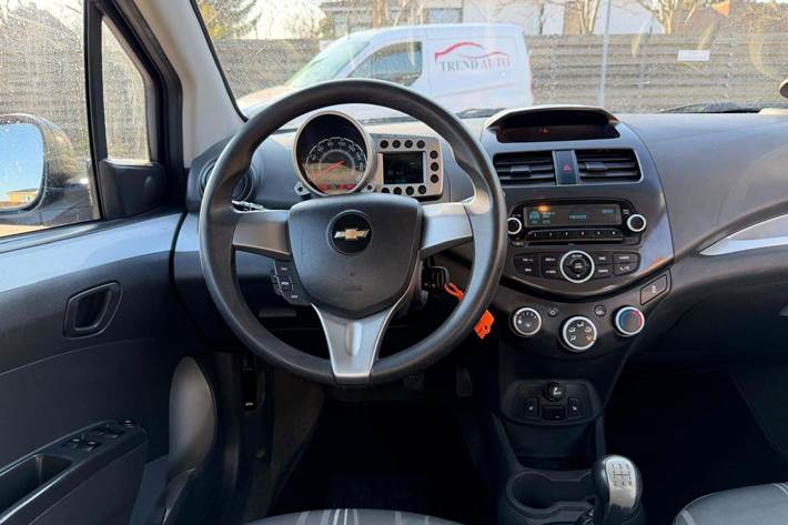 Grå Chevrolet Spark fra 2014