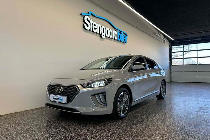 Grå Hyundai Ioniq fra 2021 set udefra