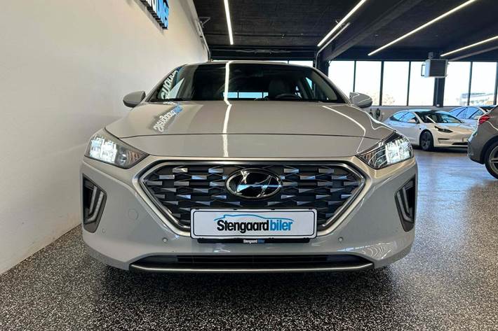 Grå Hyundai Ioniq fra 2021