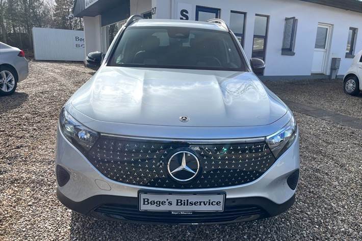 Sølv Mercedes EQB 250+ fra 2025