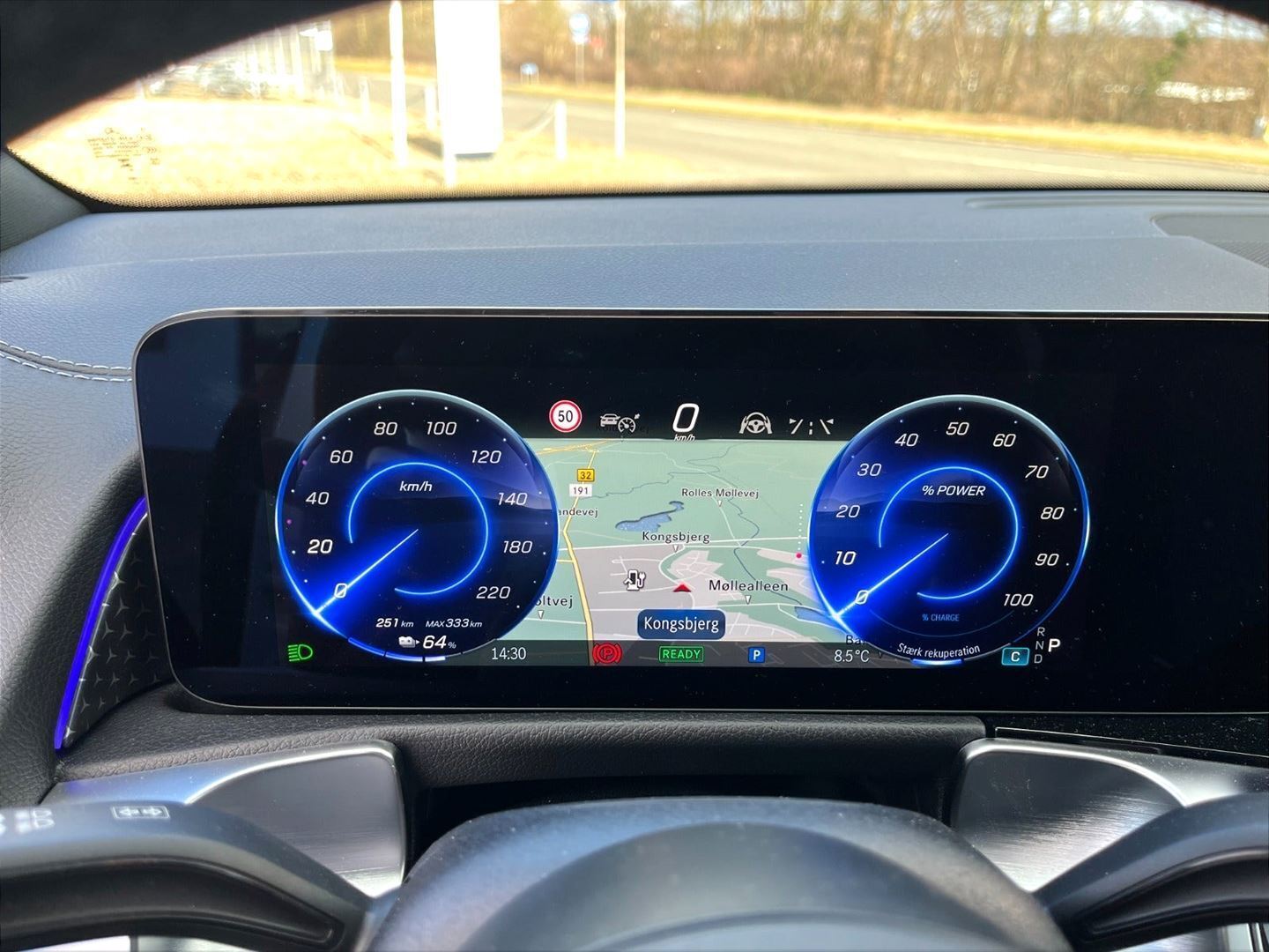 Sølv Mercedes EQB 250+ fra 2025