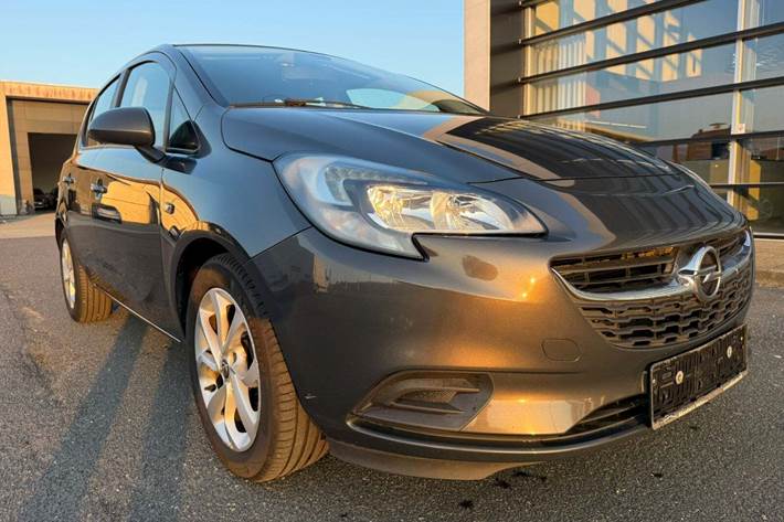 Sort Opel Corsa fra 2016