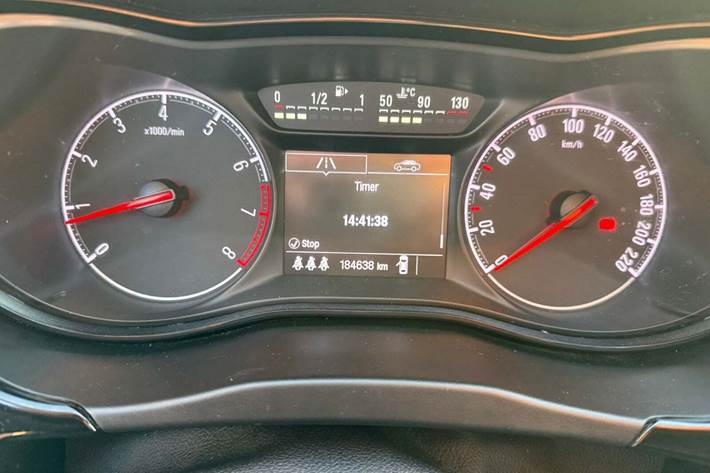 Sort Opel Corsa fra 2016